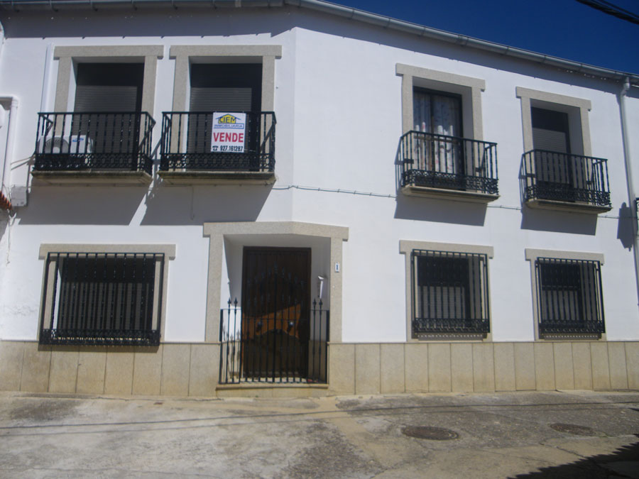 CASA DE DOS PLANTAS REFORMADA OFERTA