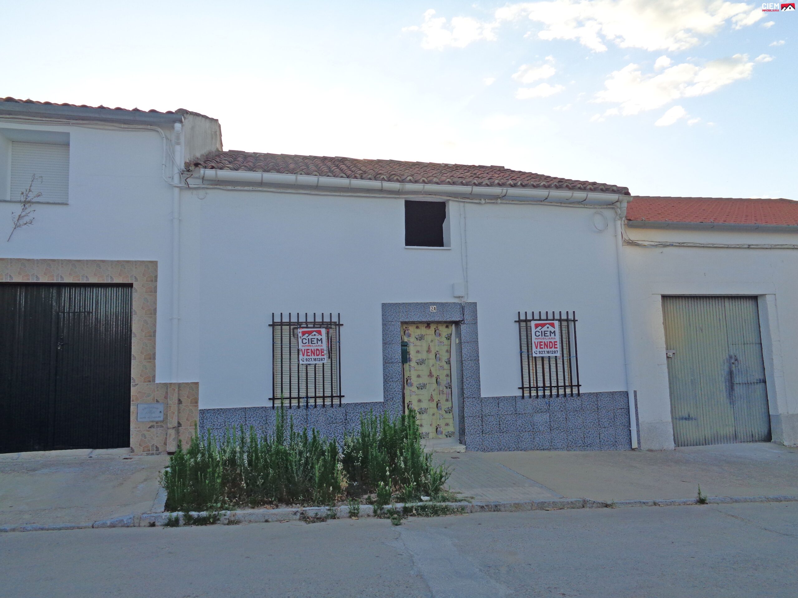Casa de Planta Baja , calle Pozo Vela, cerca del Parque Pozo Vela